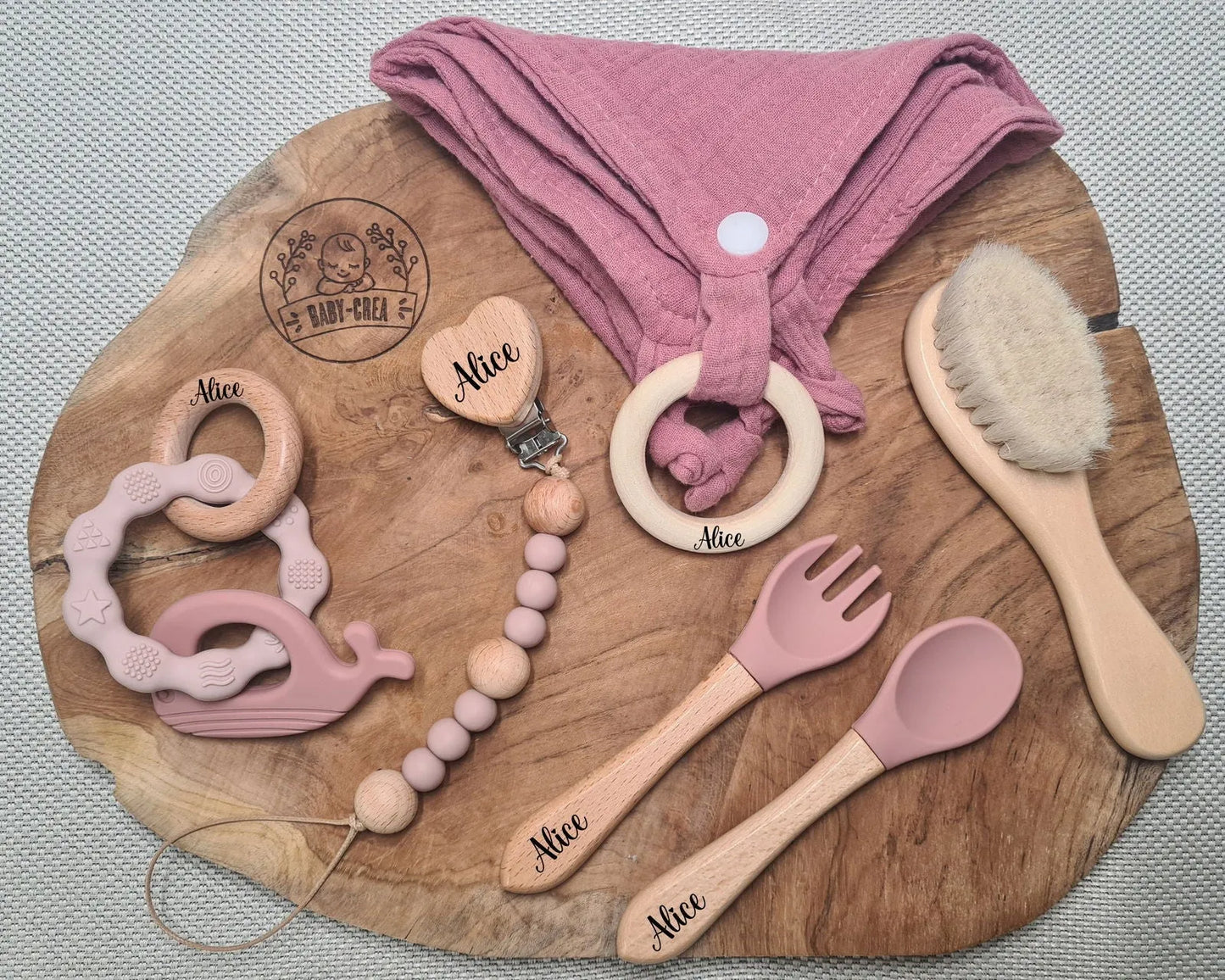 Coffret bébé personnalisé avec accessoires rose