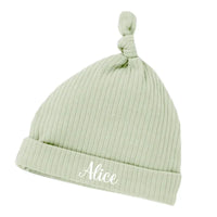 Bonnet bébé avec prénom gravé sans couture