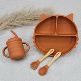 Coffret repas bébé personnalisé marron avec assiette chat et couverts gravés, cadeau pratique pour bébé Baby-Crea