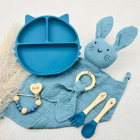 Coffret repas bébé personnalisé bleu avec prénom Louis et Alba, assiette en silicone antidérapante, couverts bébé gravés, doudou coton, anneau de dentition, attache tétine, coffret naissance original