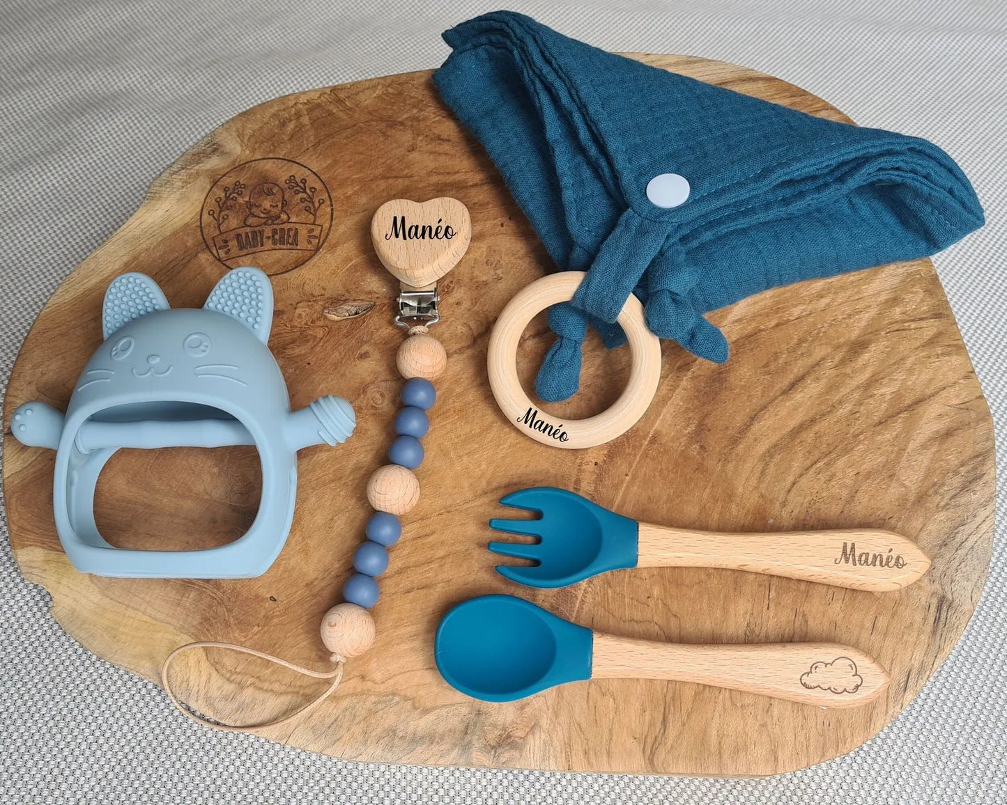 Kit repas bébé avec couverts et serviette couleur bleu