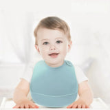 bébé avec Bavoir Baby-Crea 