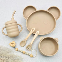 Coffret repas bébé personnalisé beige avec prénom Agathe et Léa, assiette panda silicone, couverts gravés, bol assorti, tasse anti-fuite, attache tétine bois – cadeau naissance complet