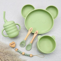 Coffret repas bébé vert pastel avec prénom Gabin et Antoine, assiette panda compartimentée, bol silicone, couverts prénom gravés, tasse apprentissage, attache tétine – idée cadeau naissance mixte